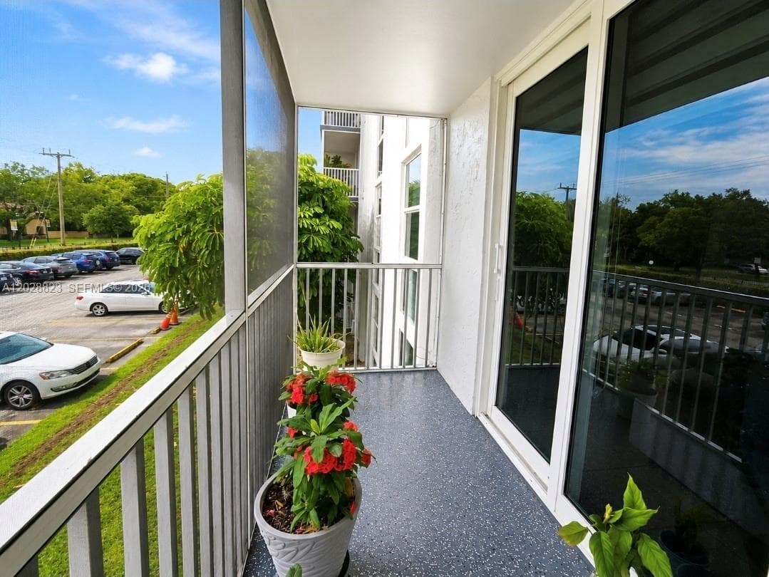 WOODSIDE APTS CONDO · #B214 in North Miami Beach - Photo 1