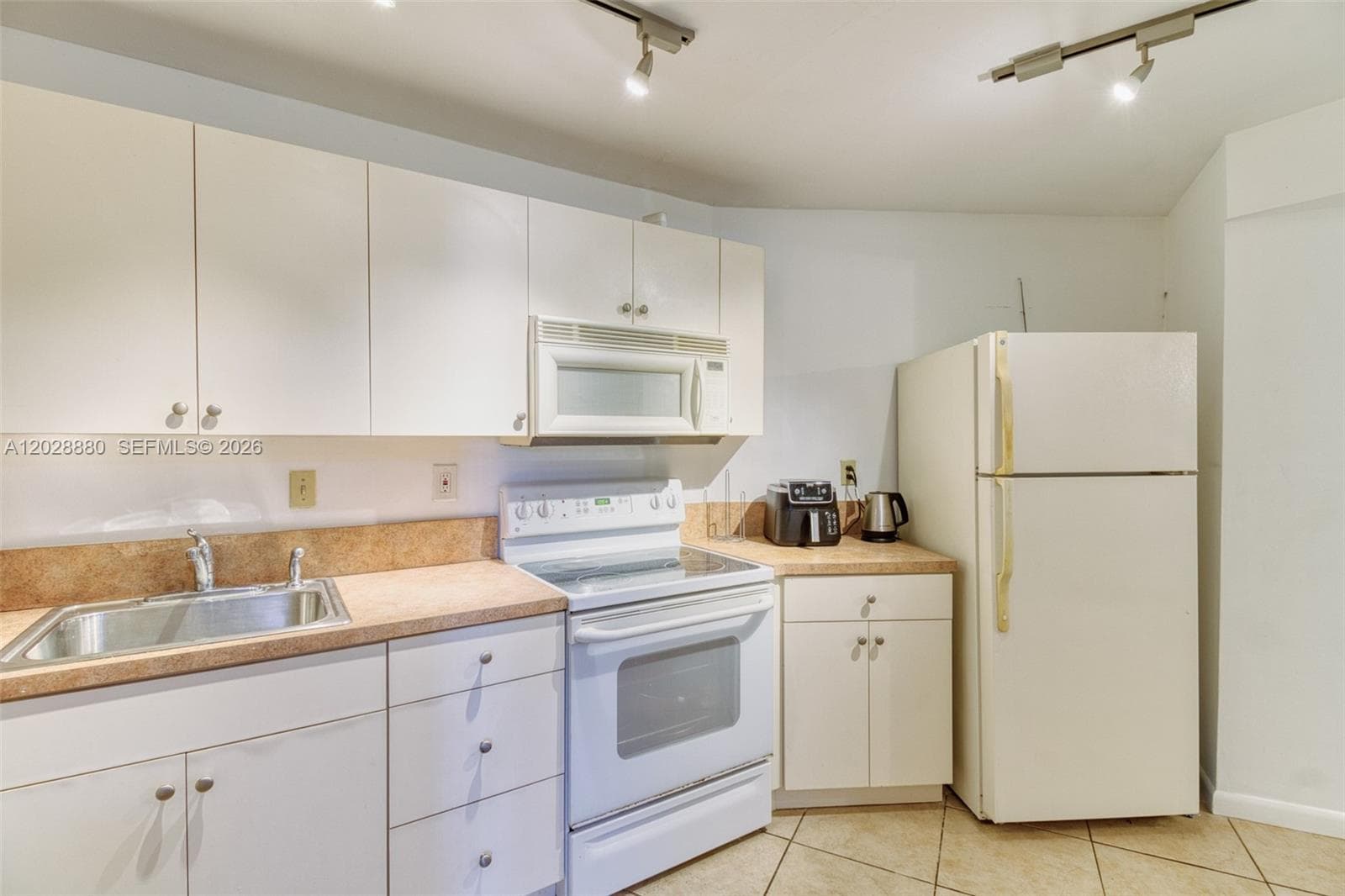OCEANVIEW PARK CONDO · #311 in Hallandale Beach - Photo 9