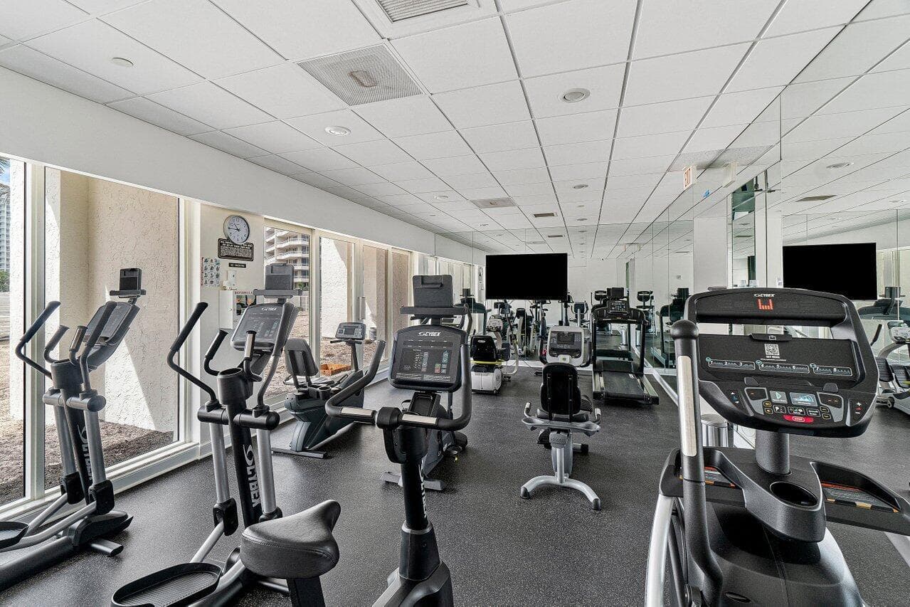 FITNESS ROOM