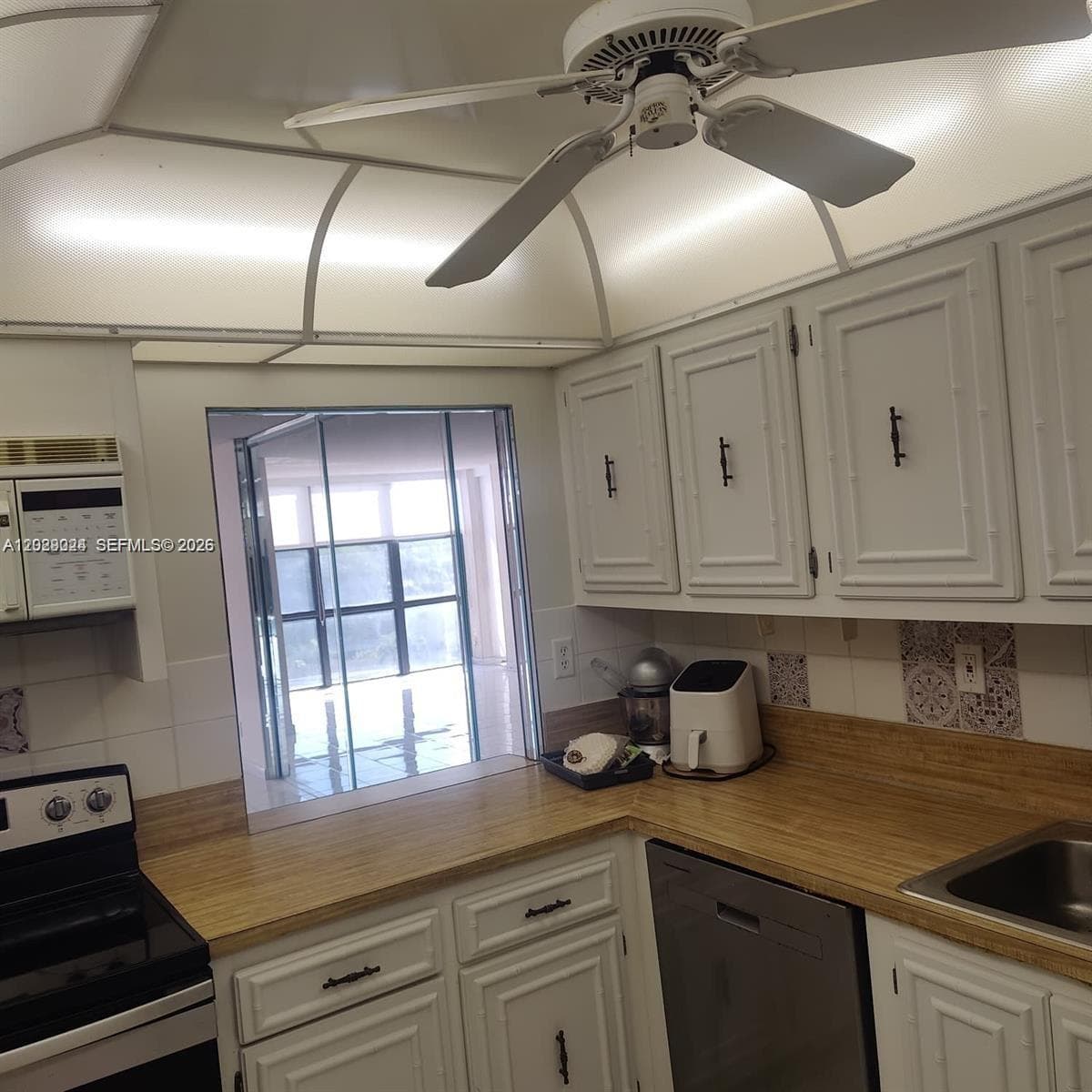 OCEANVIEW PARK CONDO · #527 in Hallandale Beach - Photo 6