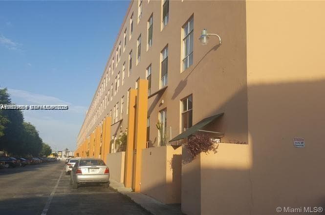 ROYAL PALMS CONDO · #151 in Hialeah - Photo 2