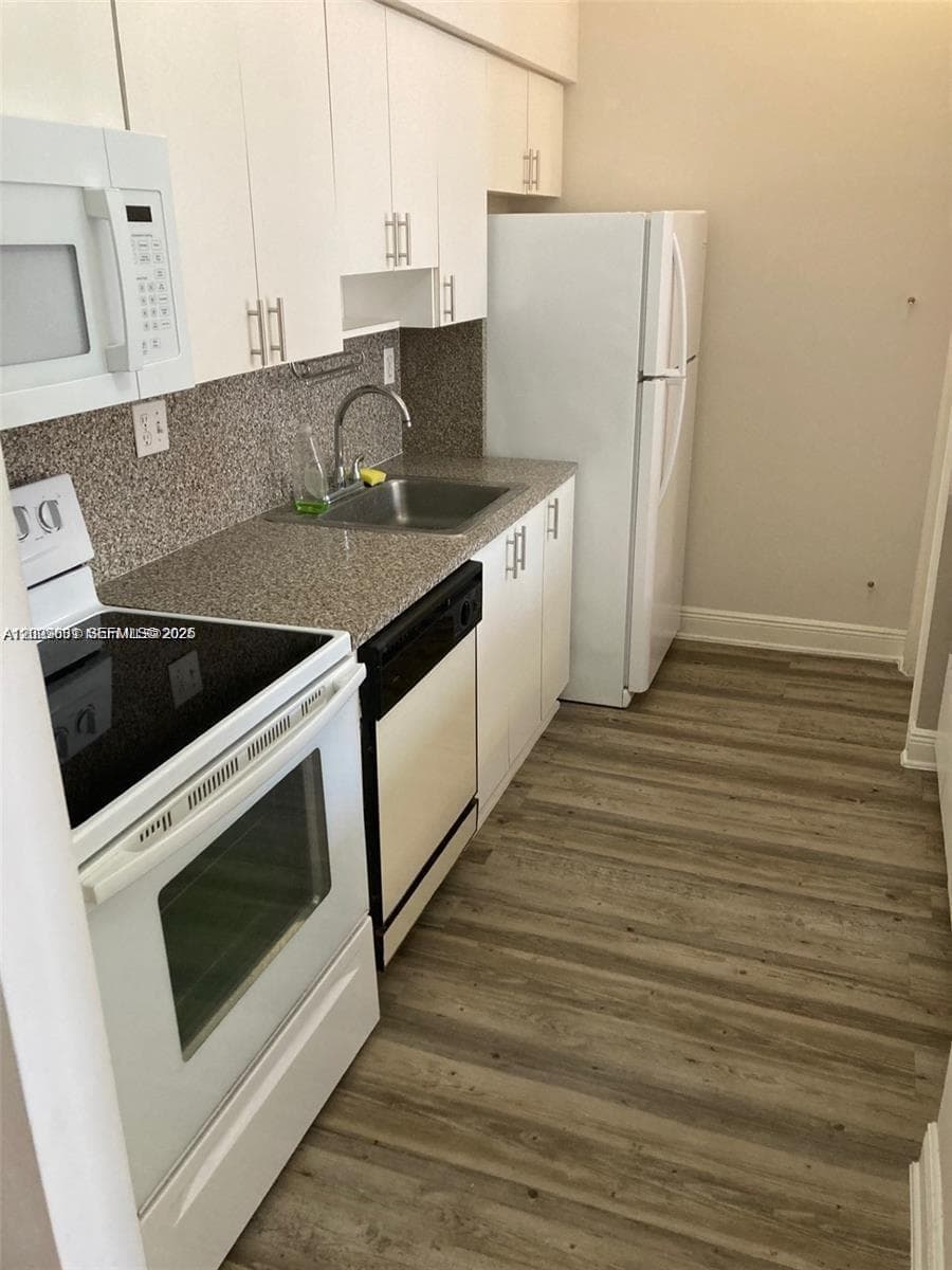 ROYAL PALMS CONDO · #151 in Hialeah - Photo 3