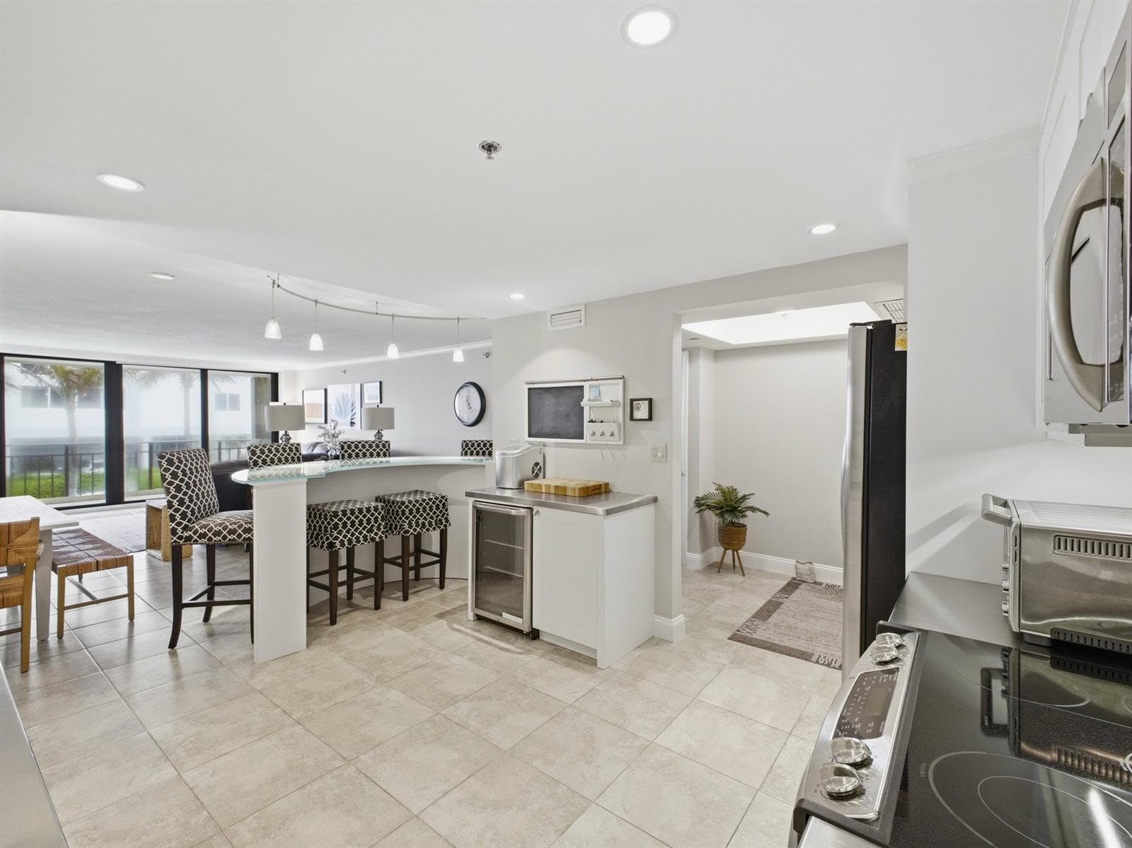 Kitchen to Breakfast Bar