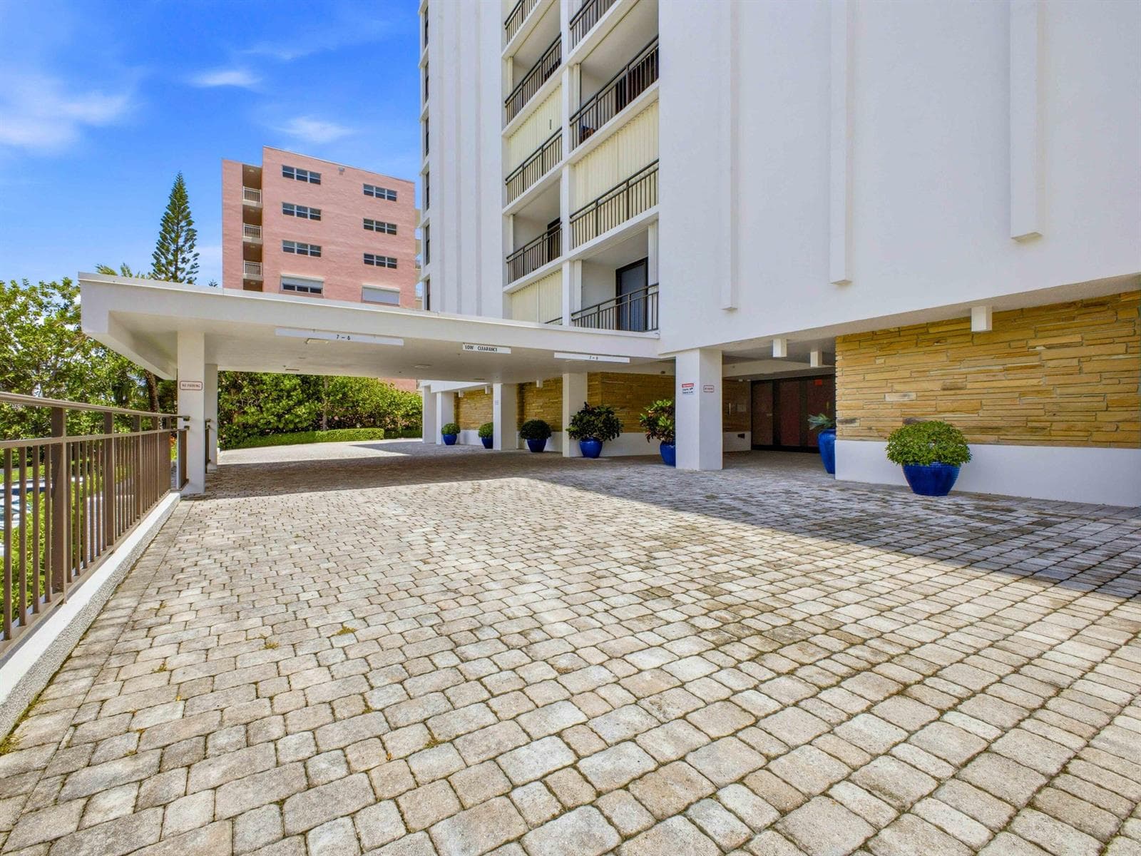 Porte Cochere