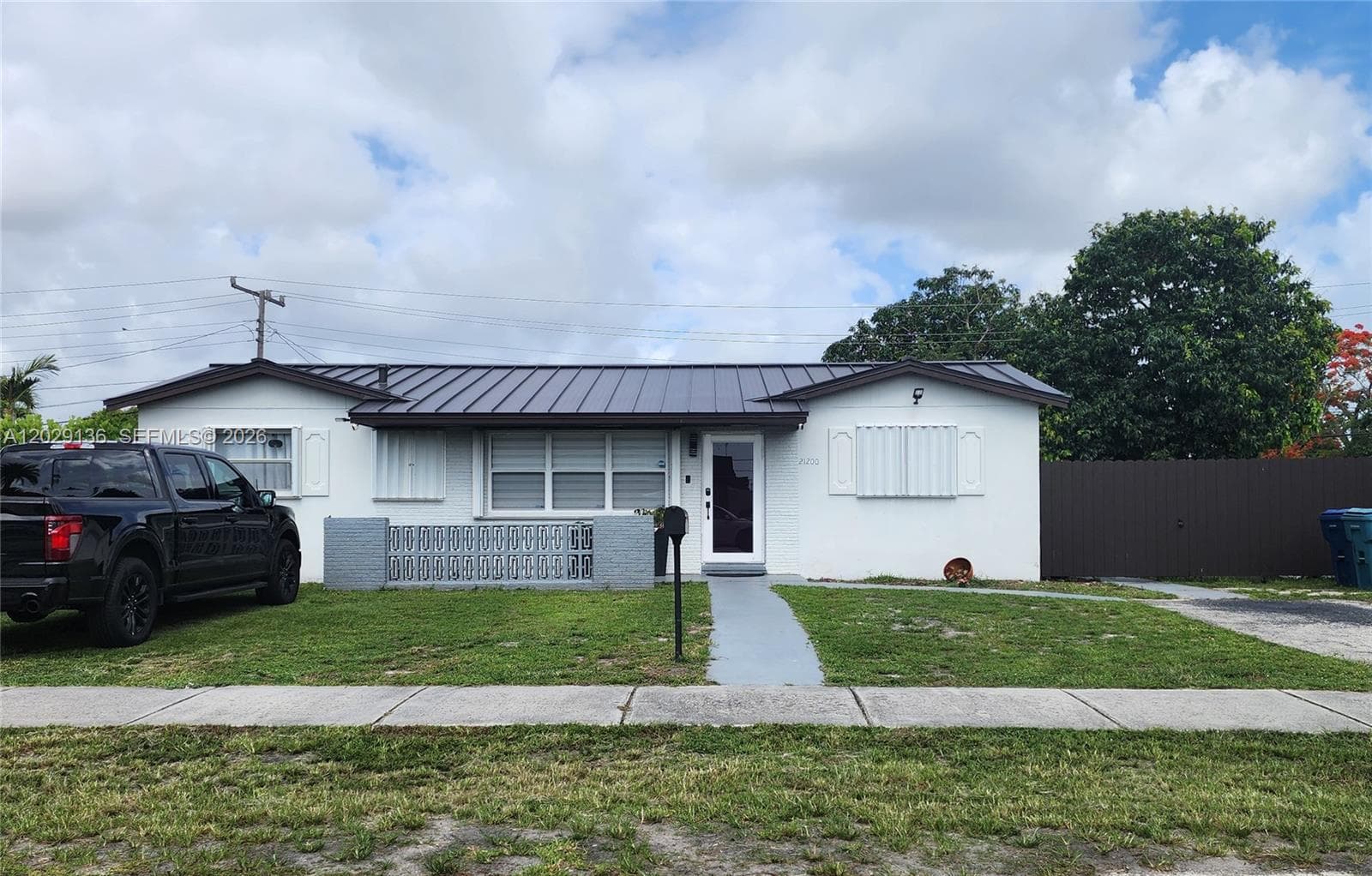 21200 NW 29th Ave photo 2