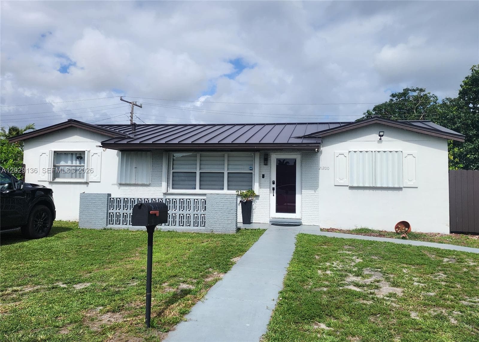 21200 NW 29th Ave photo 1