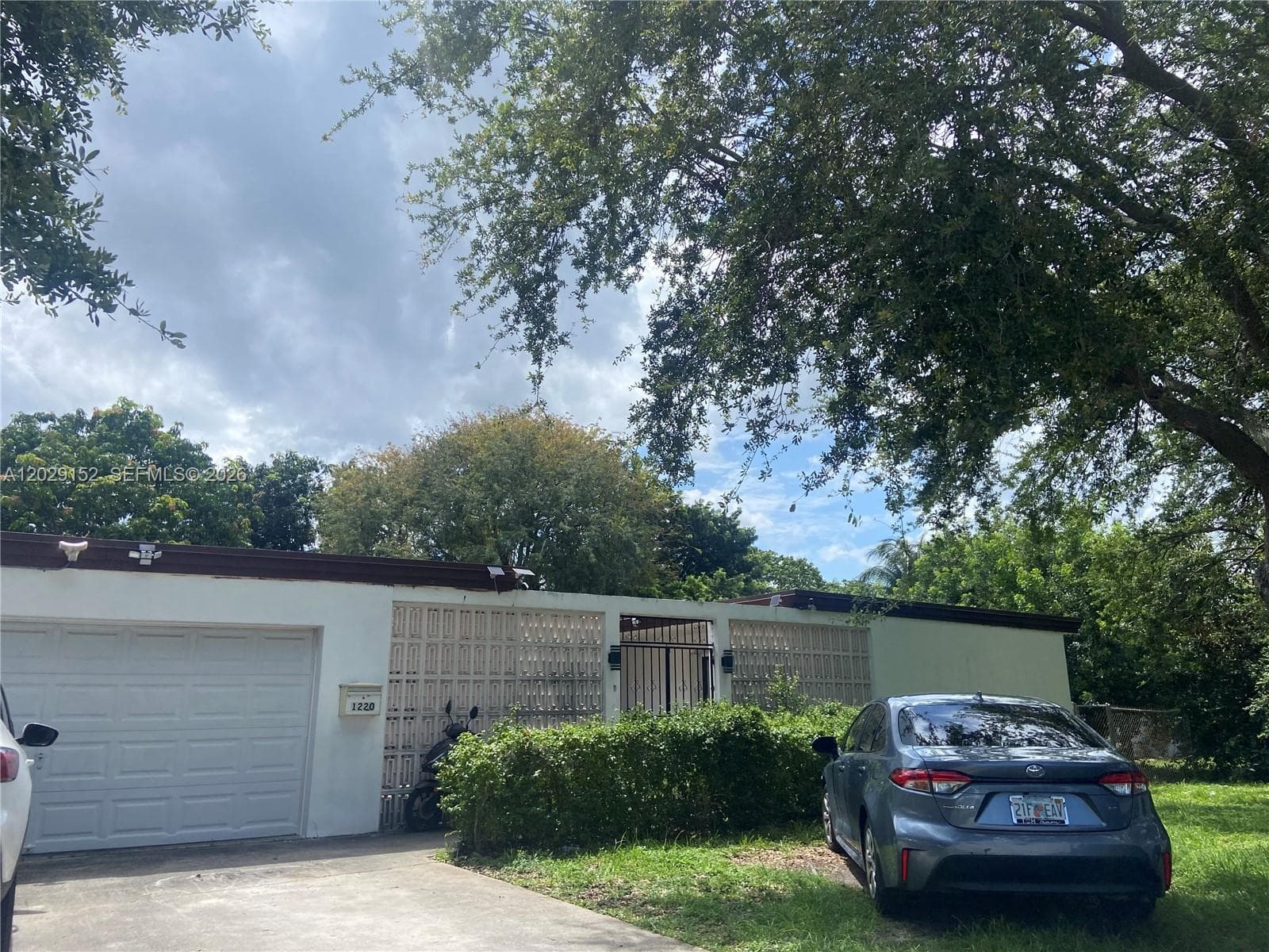 1220 S 29th Ave photo 1