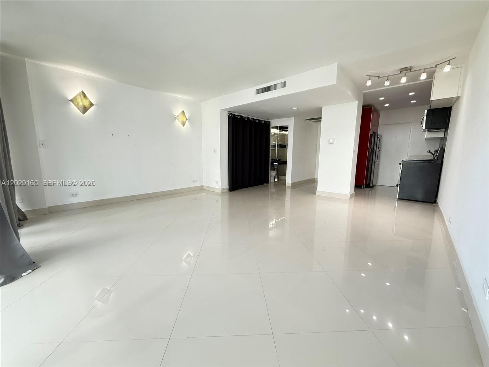 BRICKELL BAY TOWER CONDO · #213 in Miami - Photo 4