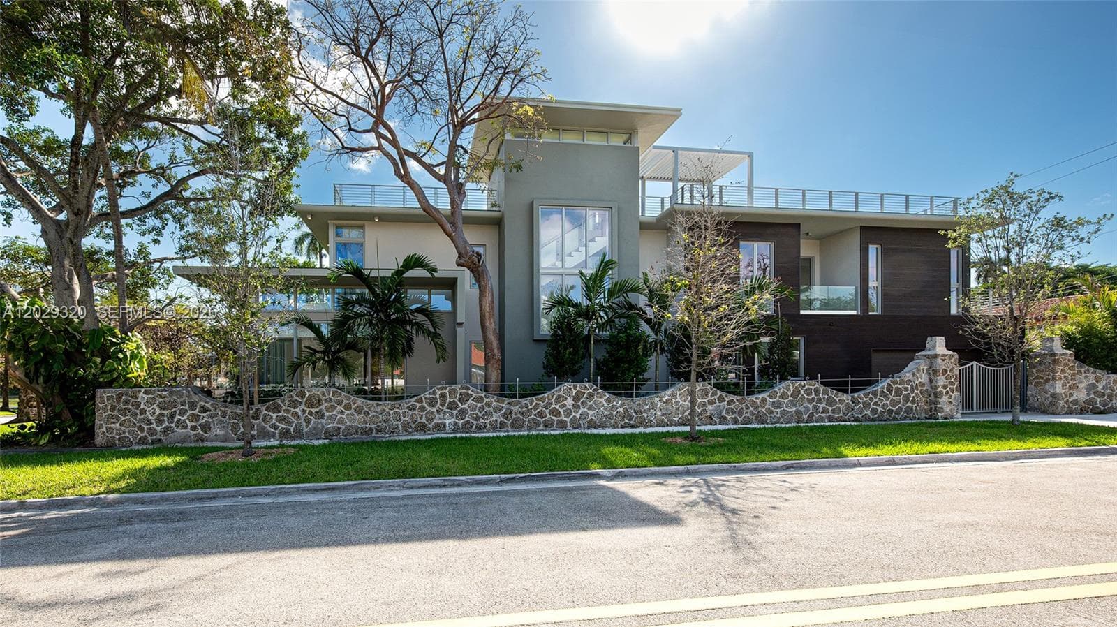 2100 S Miami Ave photo 2