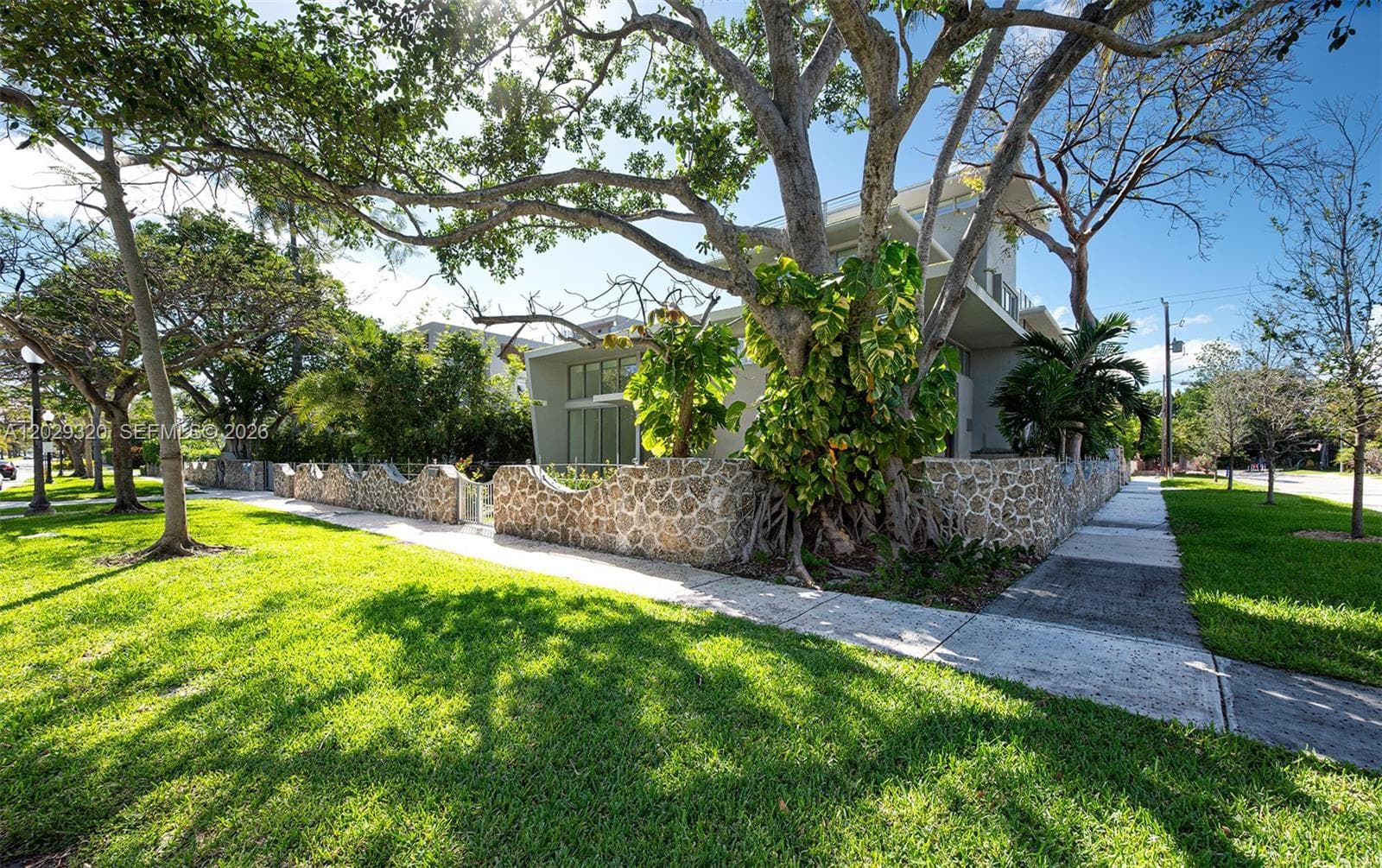 2100 S Miami Ave photo 3