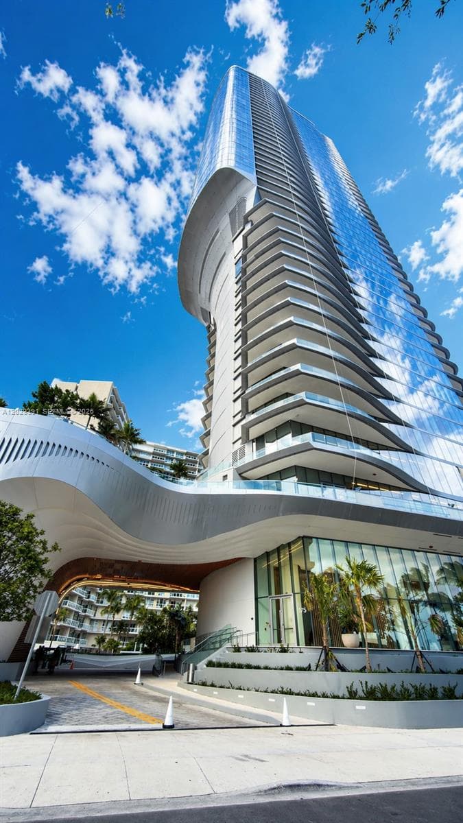 174 Se 25 Rd · #504 in Miami - Photo 2