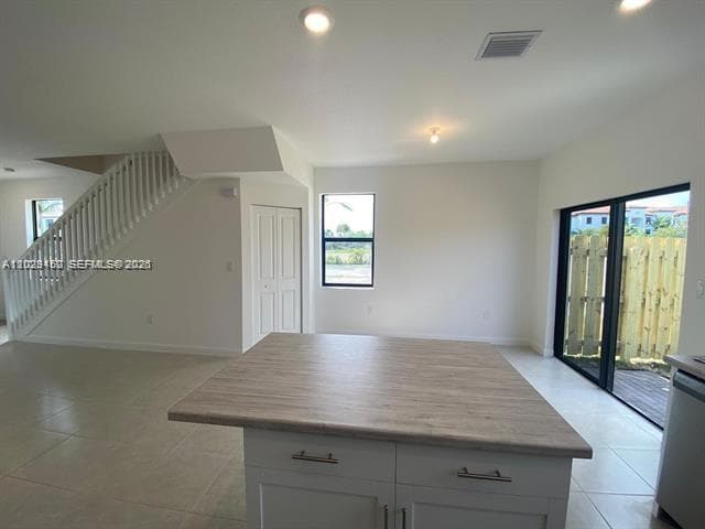 593 NE 208th Ter photo 19