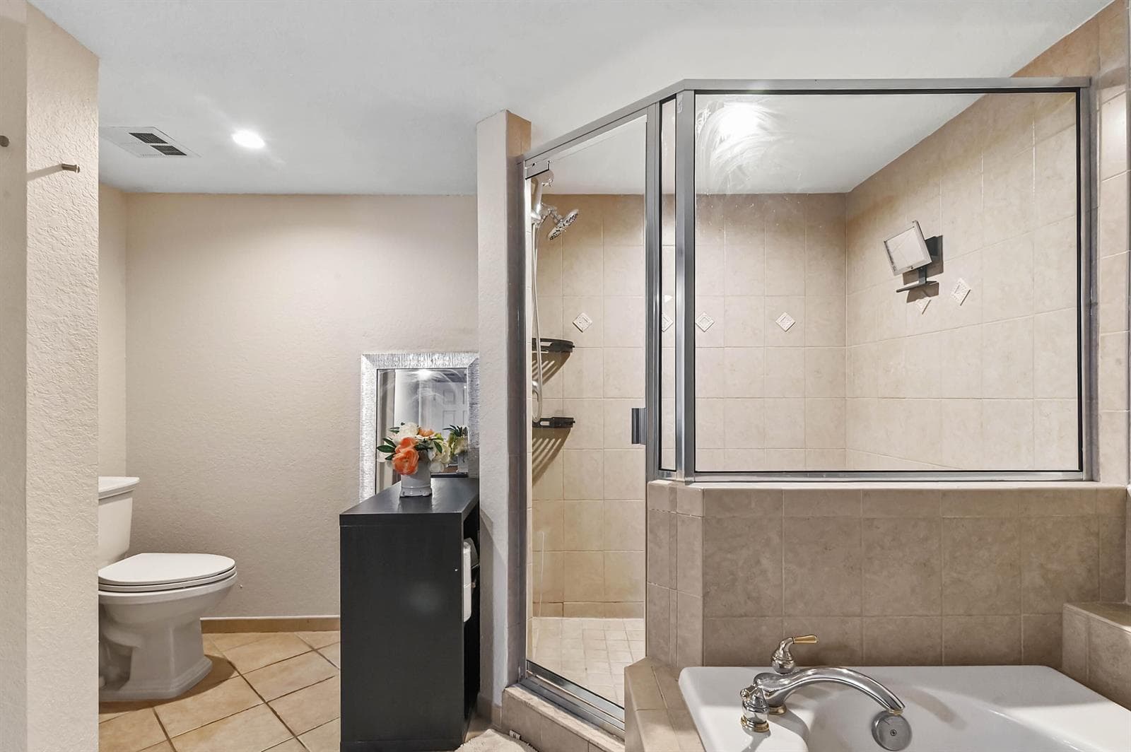 22 Bathroom 03