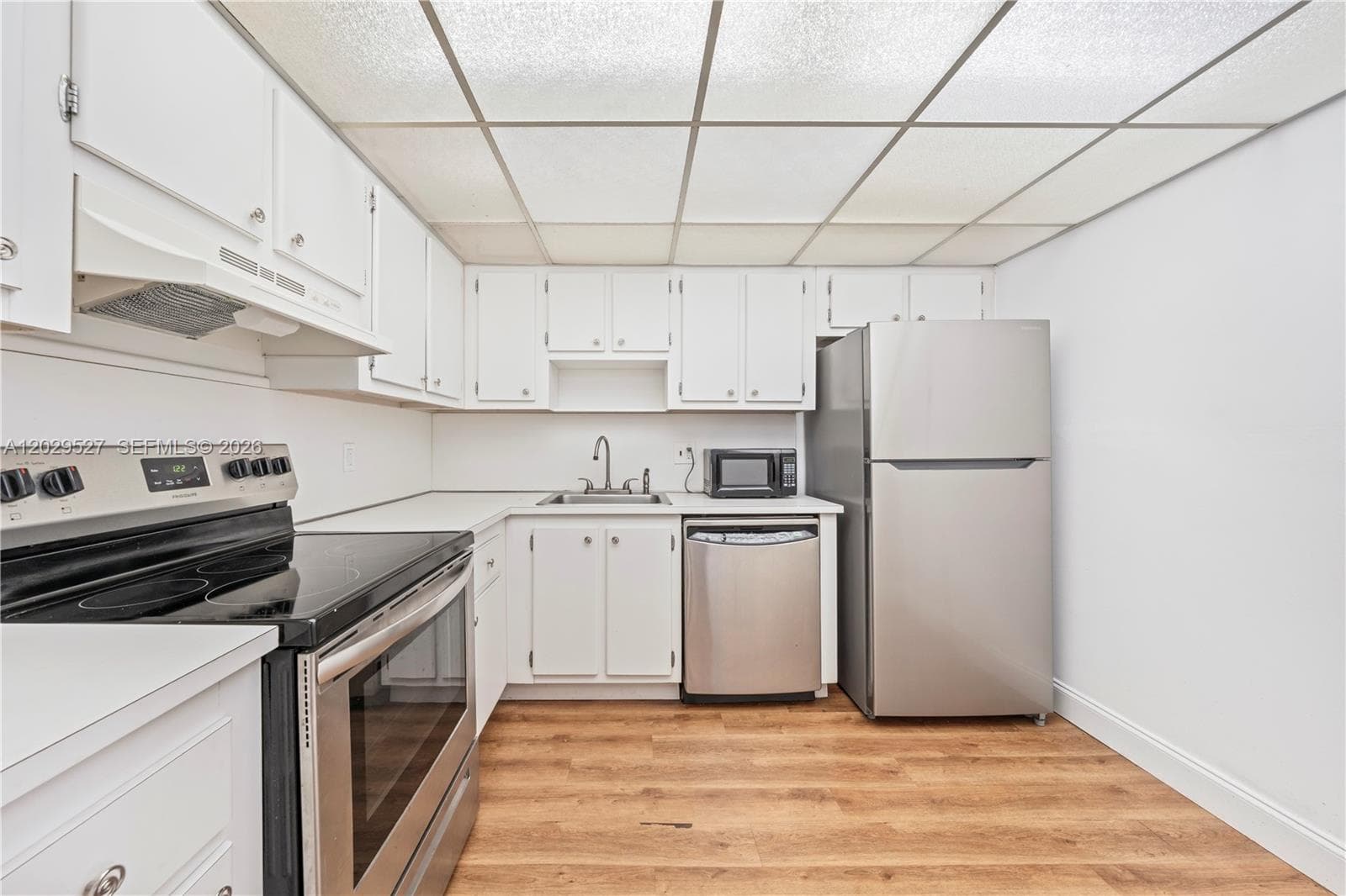 WILSHIRE CONDO · #512E in Miami - Photo 3