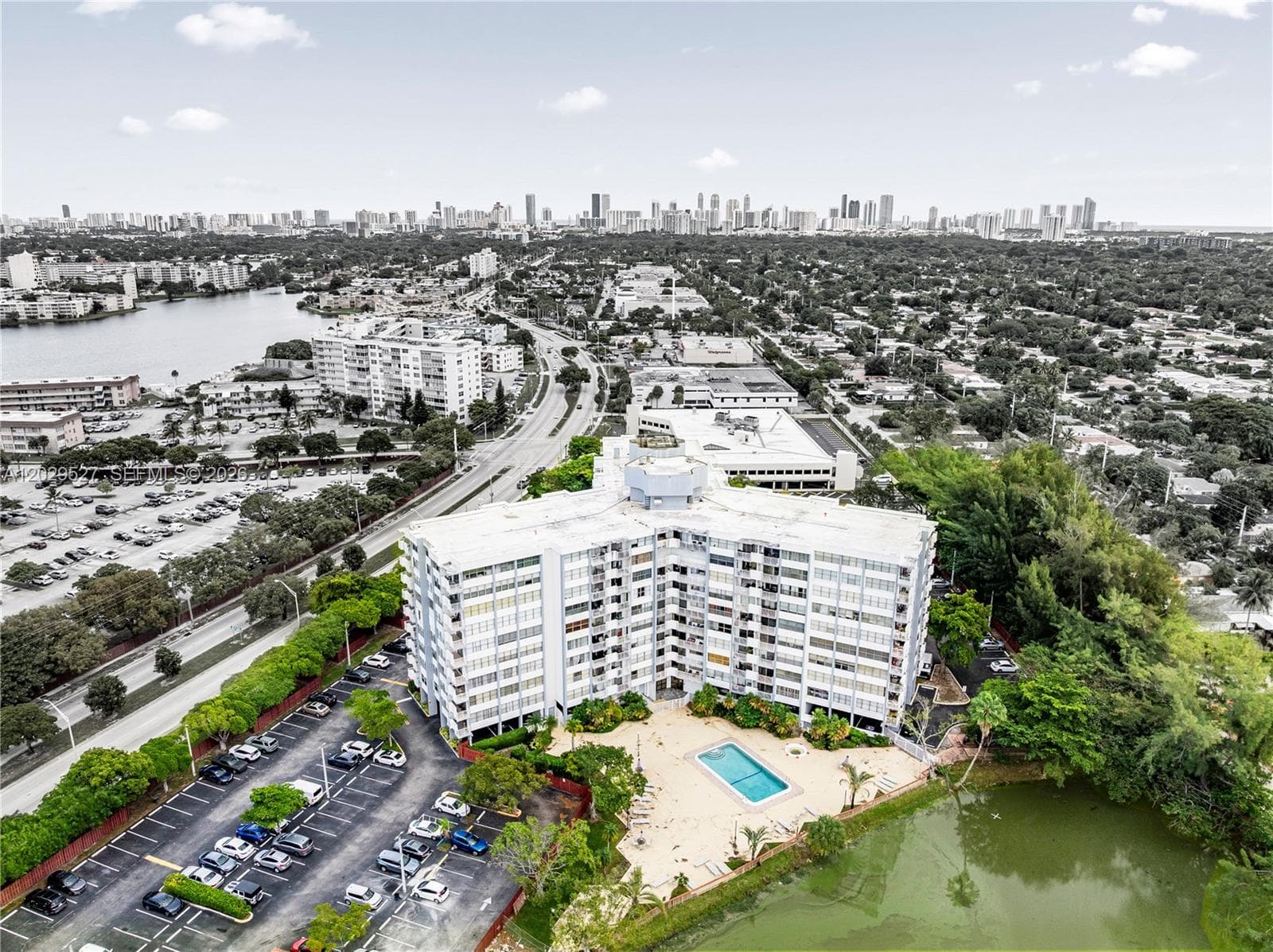 WILSHIRE CONDO · #512E in Miami - Photo 20