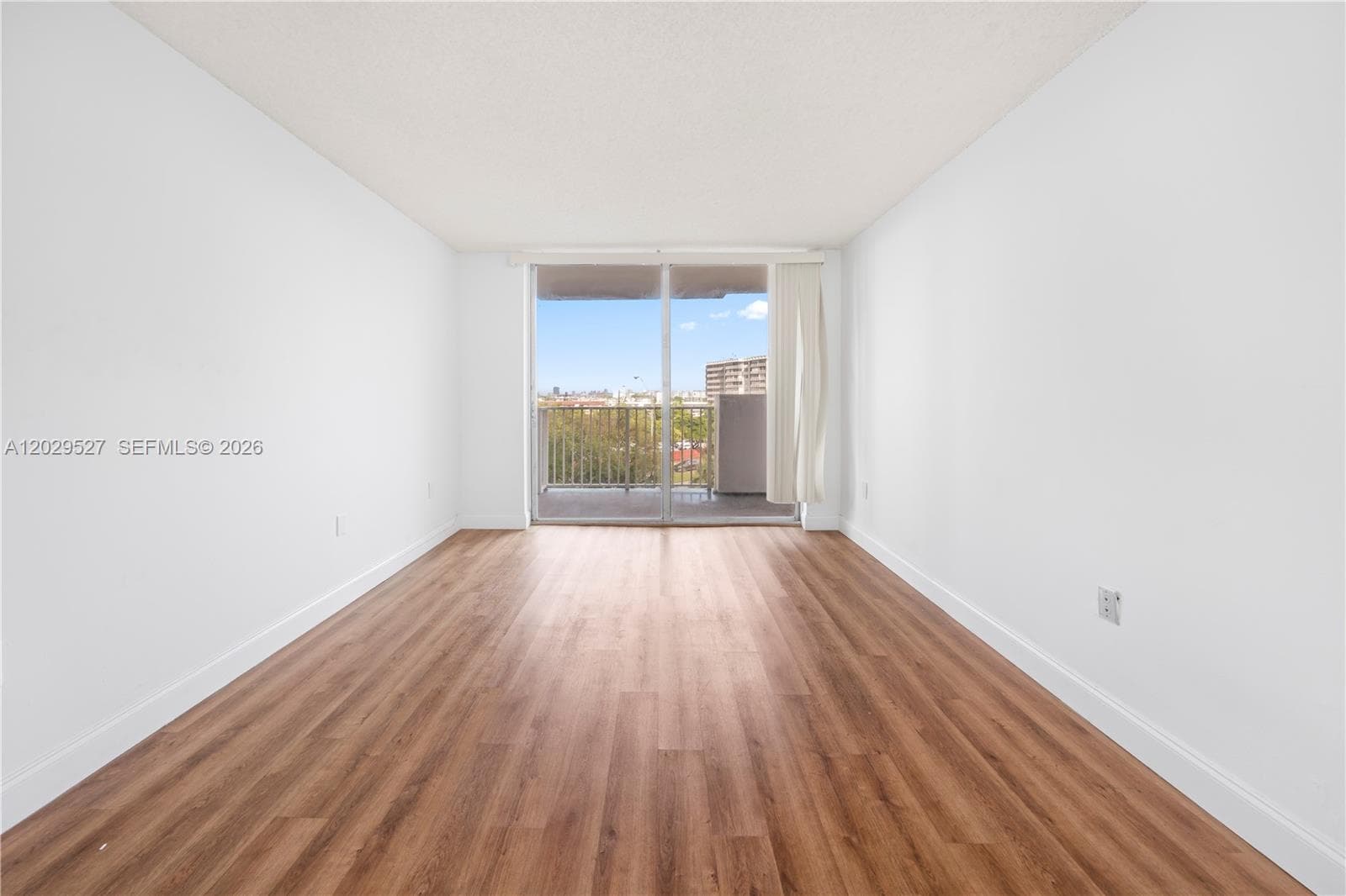WILSHIRE CONDO · #512E in Miami - Photo 11