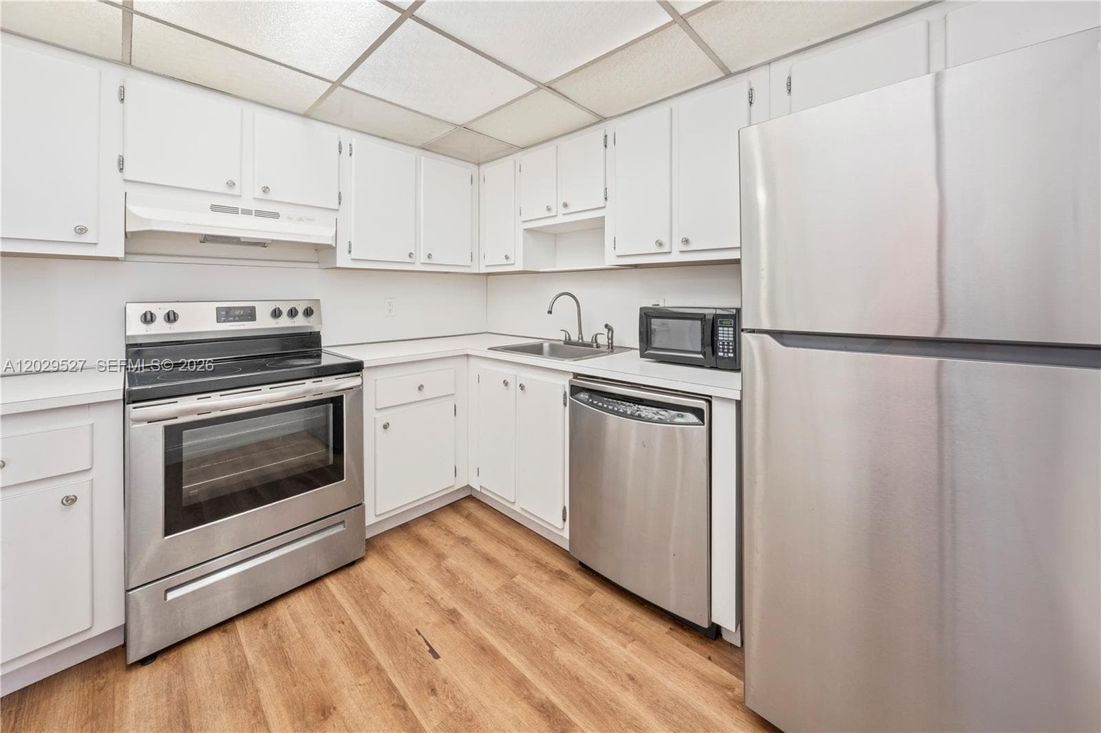 WILSHIRE CONDO · #512E in Miami - Photo 4