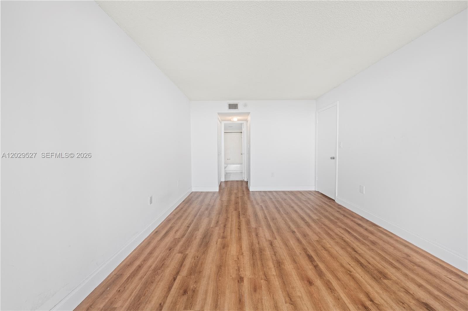 WILSHIRE CONDO · #512E in Miami - Photo 8