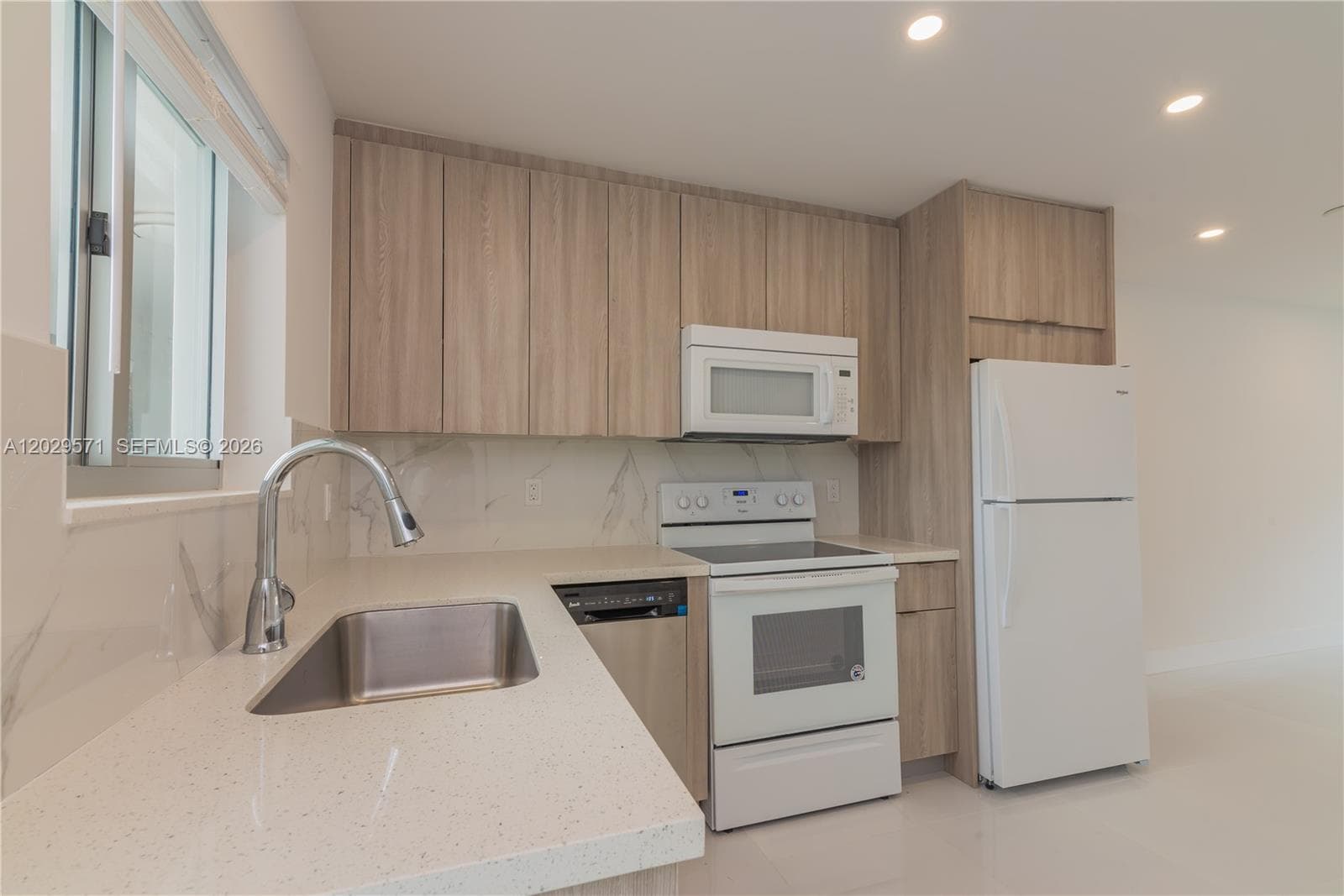 ENCLAVE SHORES CONDO · #6 in North Miami Beach - Photo 5