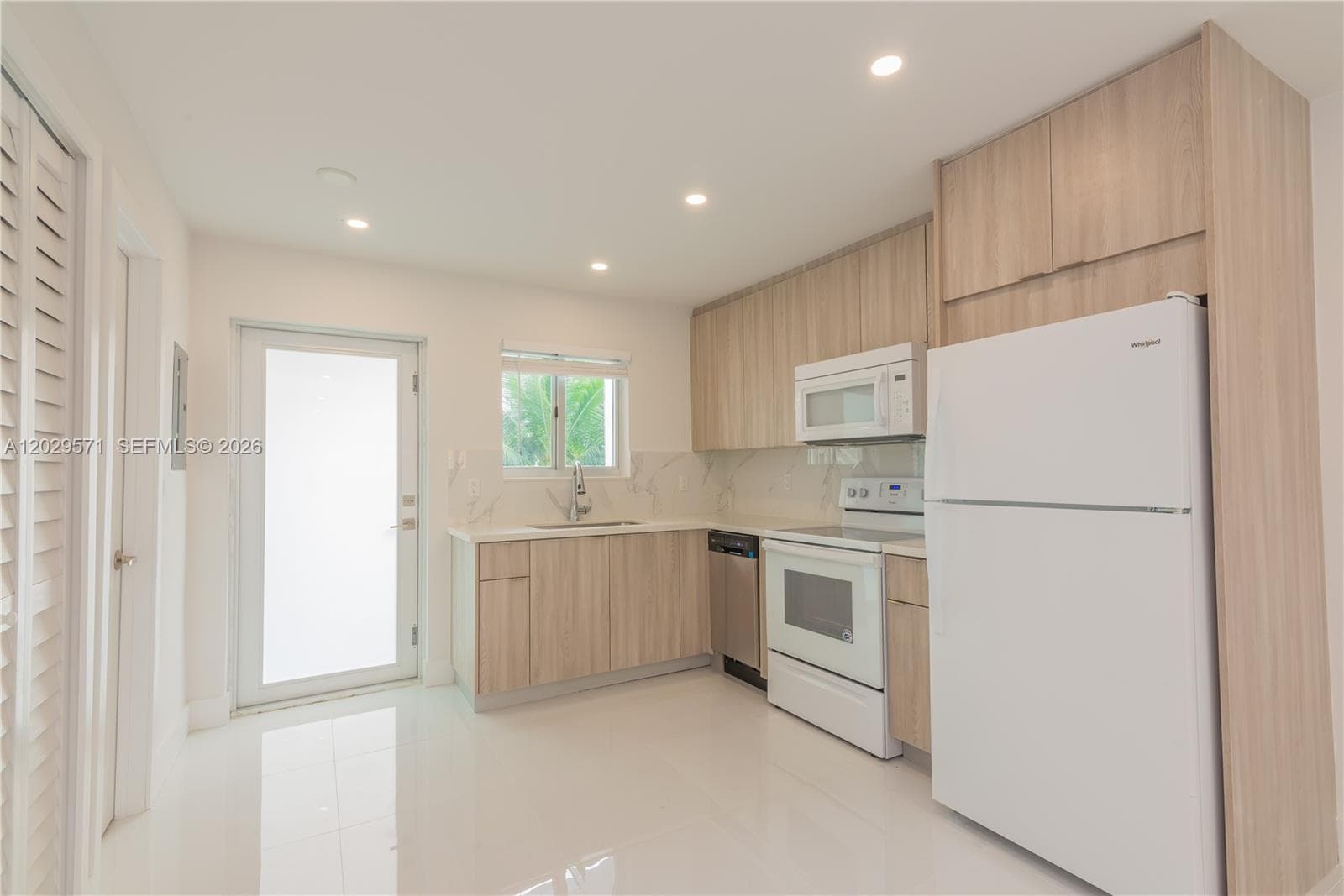 ENCLAVE SHORES CONDO · #6 in North Miami Beach - Photo 4