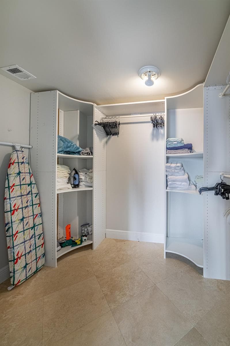 Bedroom1-Closet