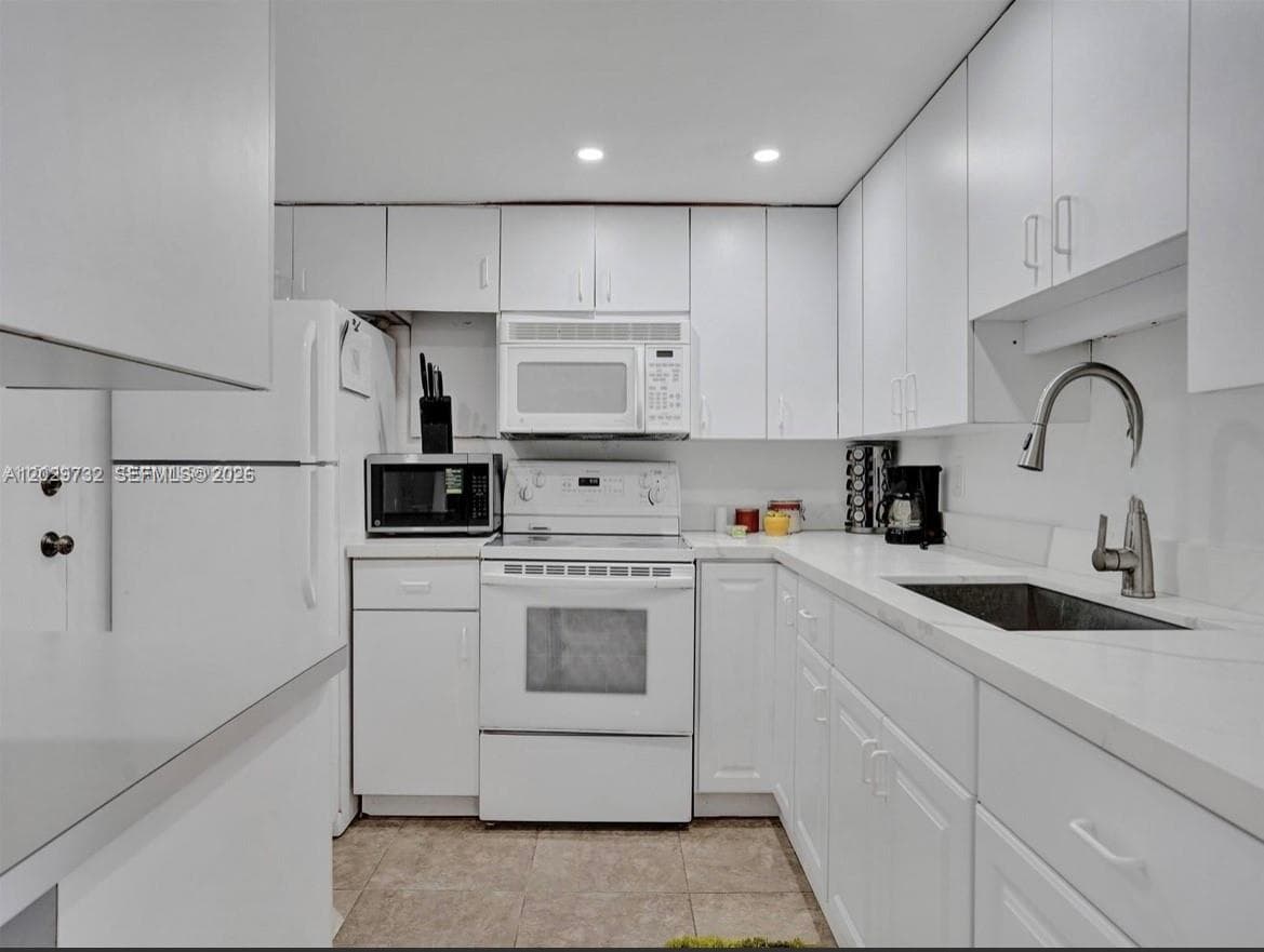EAST POINT TOWERS CONDO · #1222 in Fort Lauderdale - Photo 18
