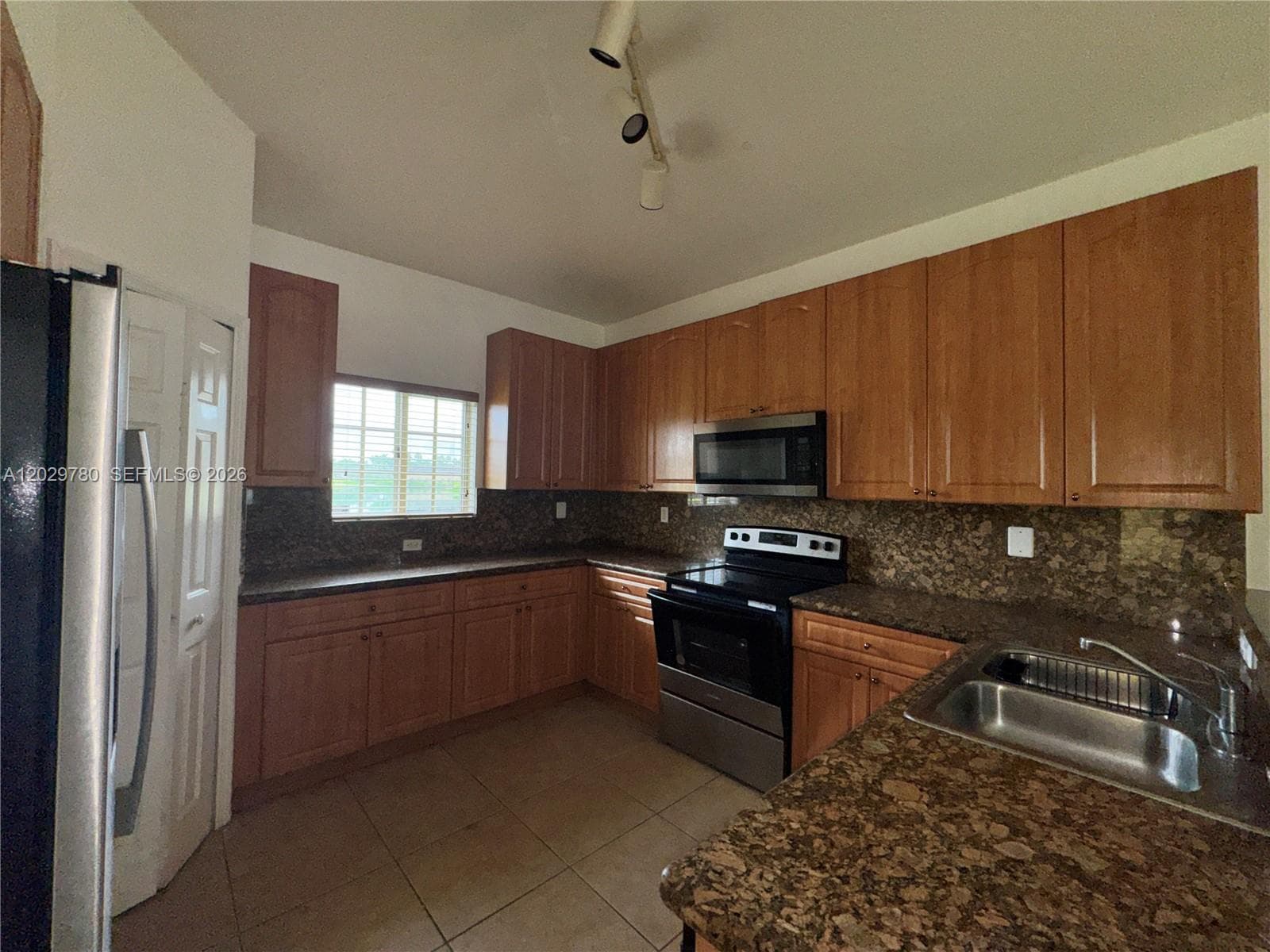 3384 NE 11th Dr photo 8