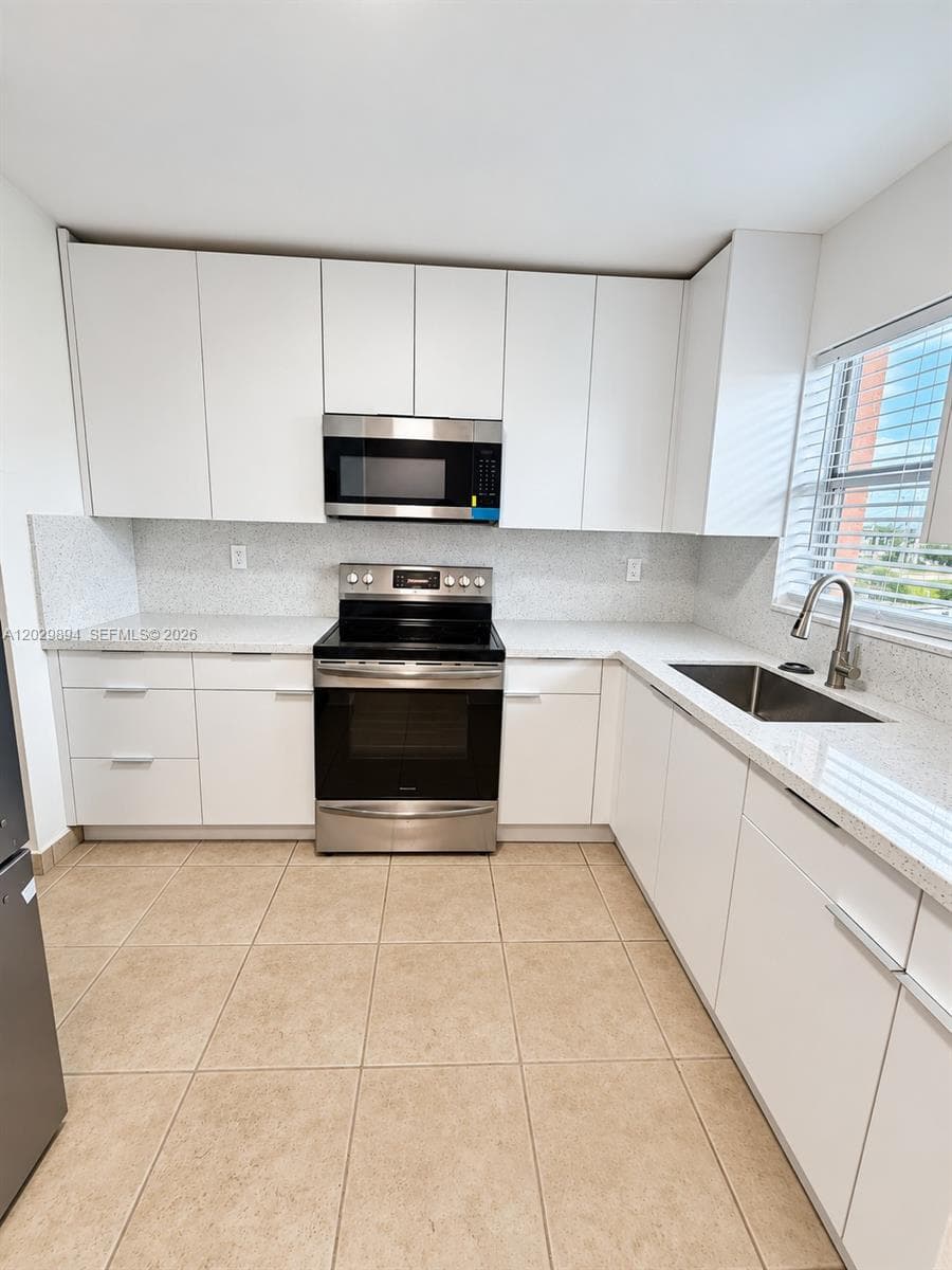 W & C Condo · #317 in Hialeah - Photo 10