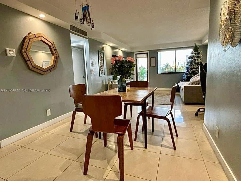 YACHT CLUB CONDO · #406 in Hallandale Beach - Photo 2
