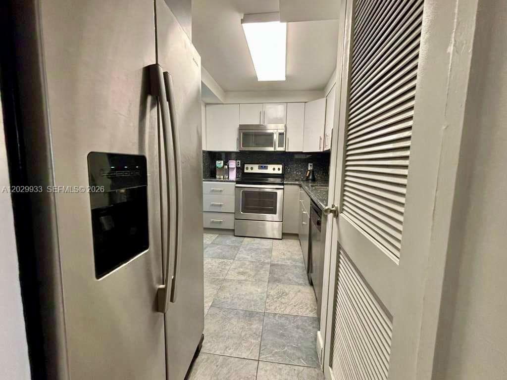YACHT CLUB CONDO · #406 in Hallandale Beach - Photo 6