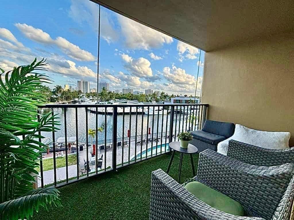 YACHT CLUB CONDO · #406 in Hallandale Beach - Photo 14