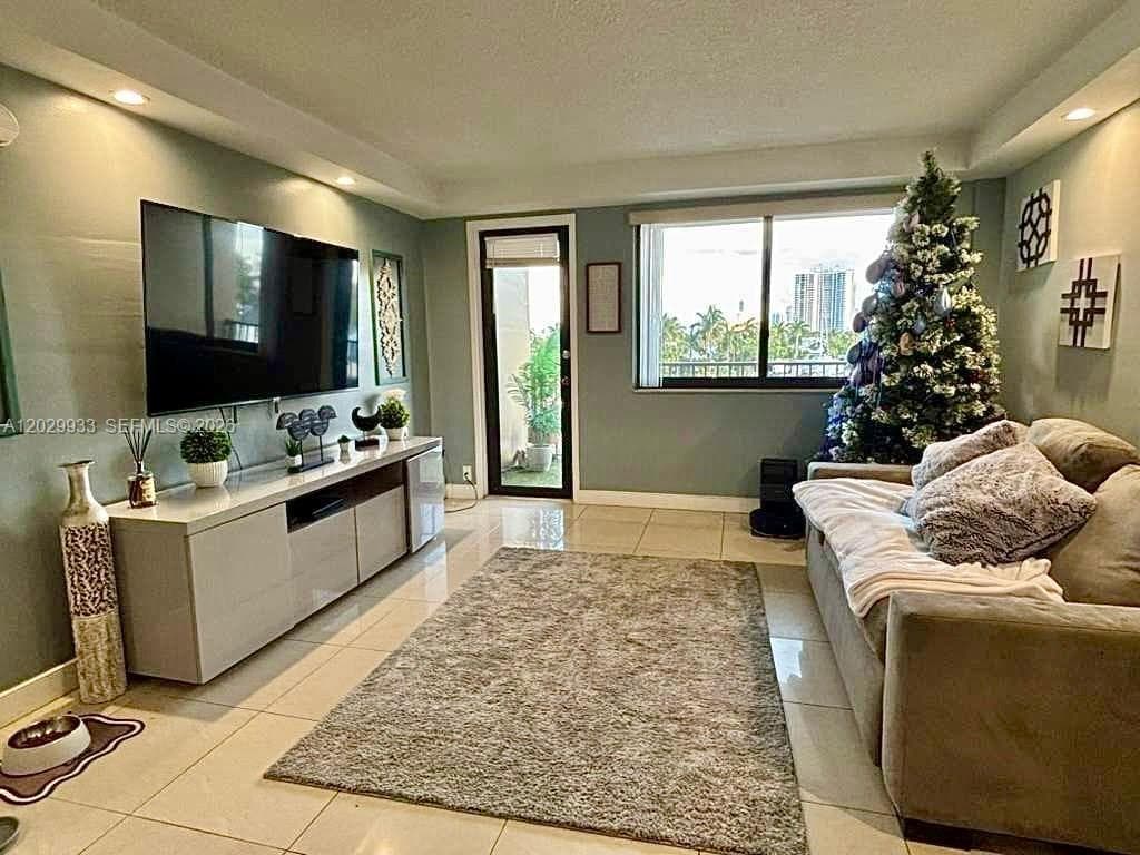 YACHT CLUB CONDO · #406 in Hallandale Beach - Photo 4