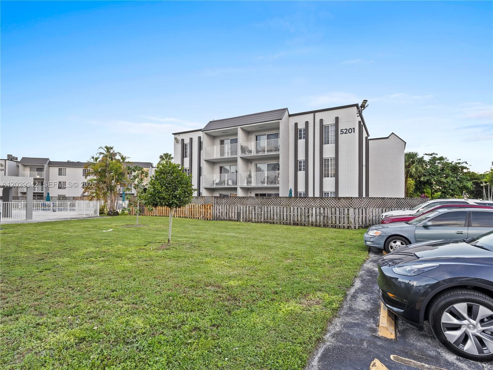 DORAL GARDENS II · #211 in Doral - Photo 3
