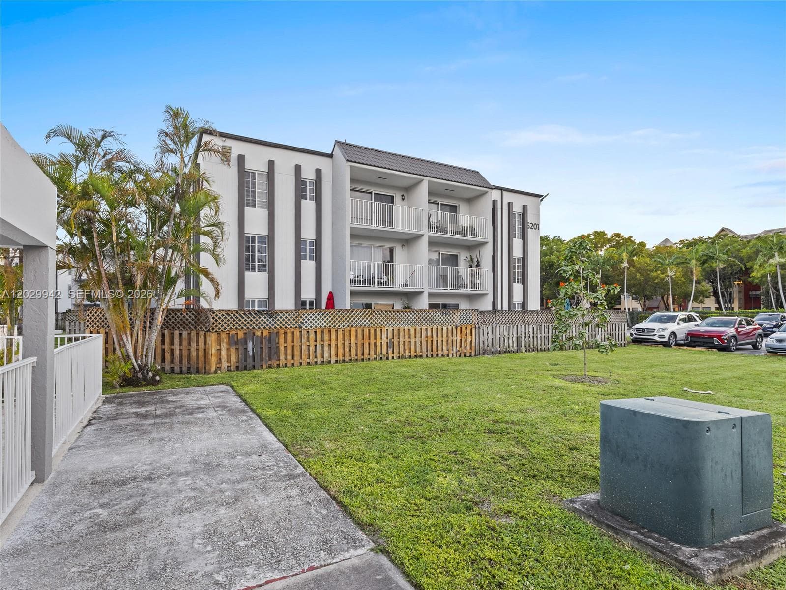 DORAL GARDENS II · #211 in Doral - Photo 4