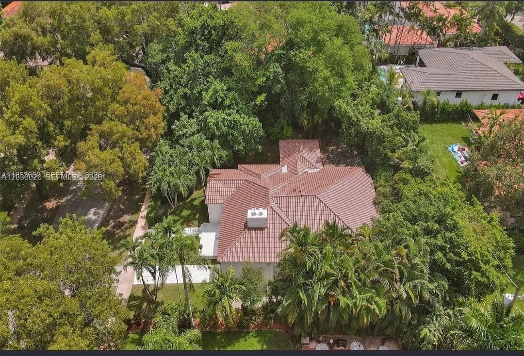 528 Sevilla Ave photo 1