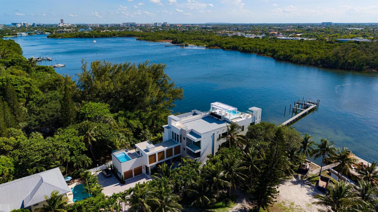 900 LAGO MAR