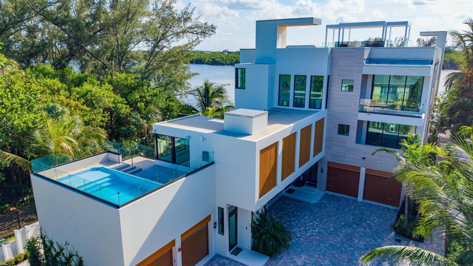 900 LAGO MAR