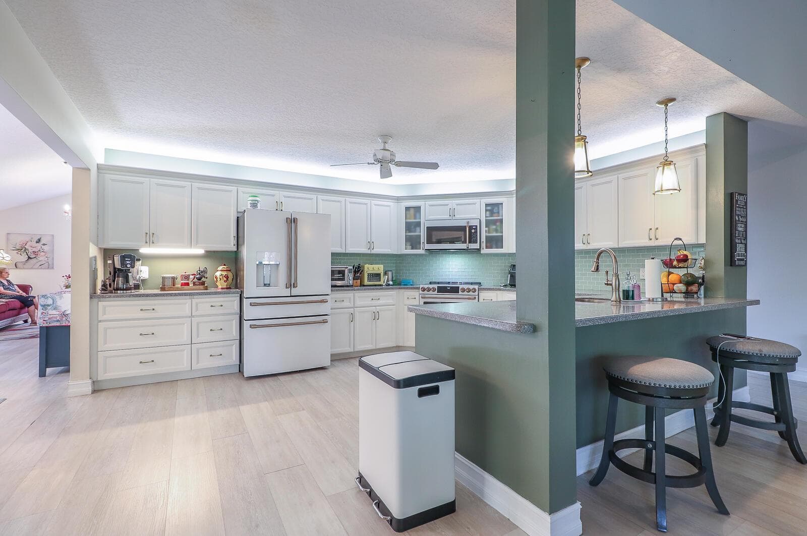 14-Kitchen