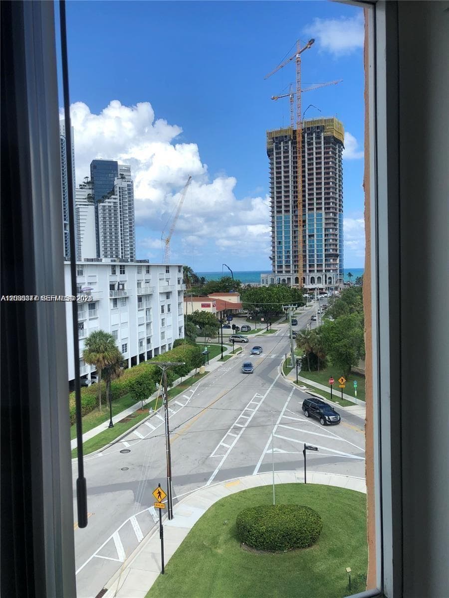 MARBELLA TOWER CONDO · #702 in Sunny Isles Beach - Photo 4