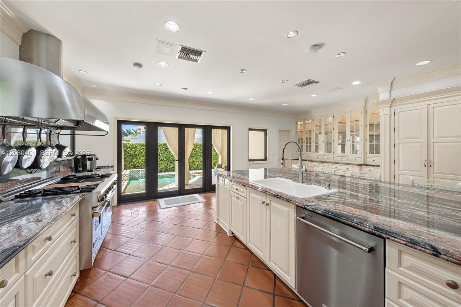 5860 Pine Tree Dr photo 9
