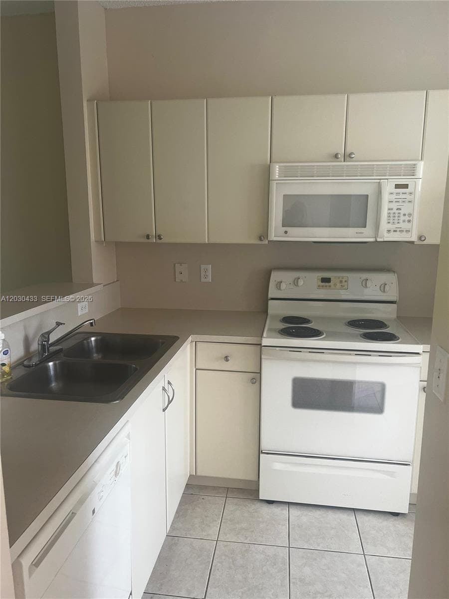 2322 SE 23rd Ave #2322 photo 5