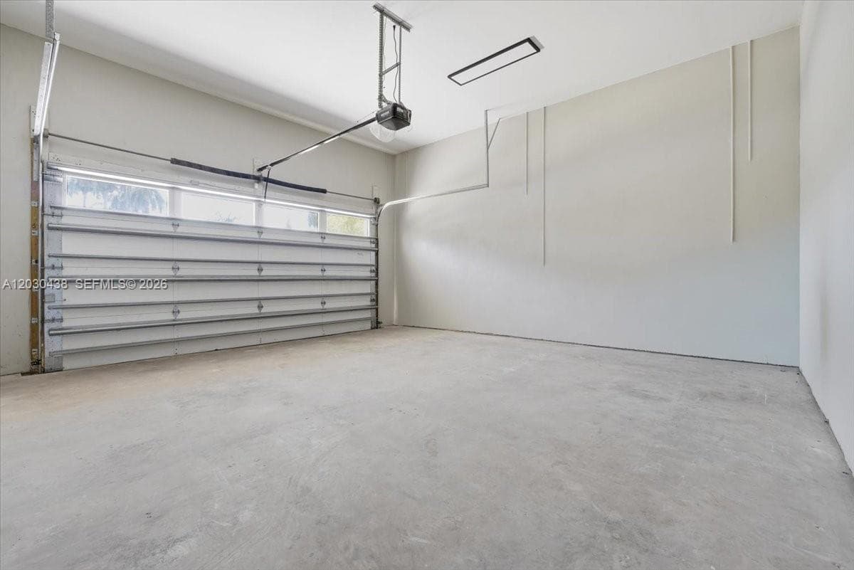 1380 Hollywood Blvd photo 42