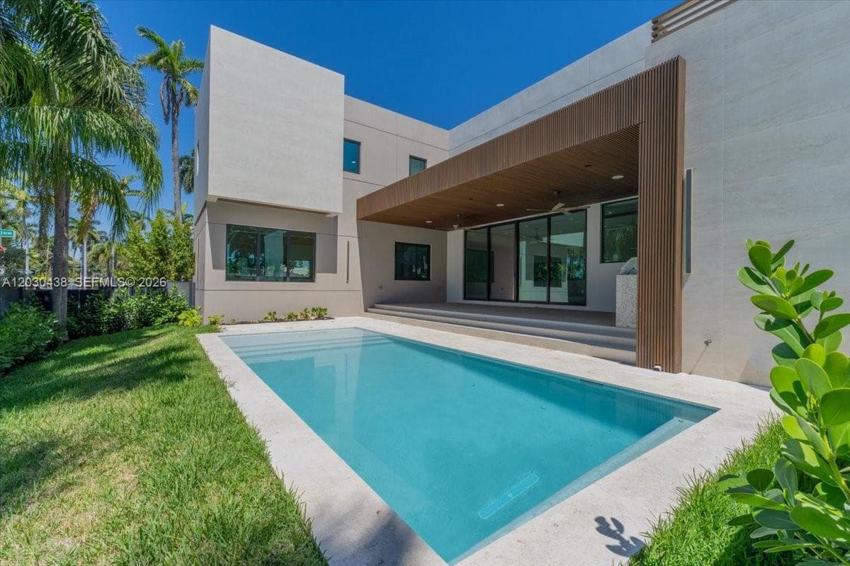 1380 Hollywood Blvd photo 46