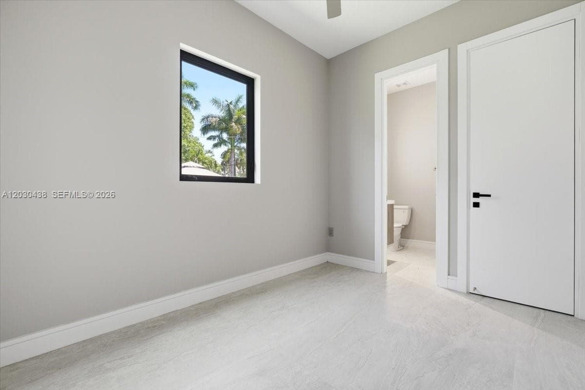 1380 Hollywood Blvd photo 16