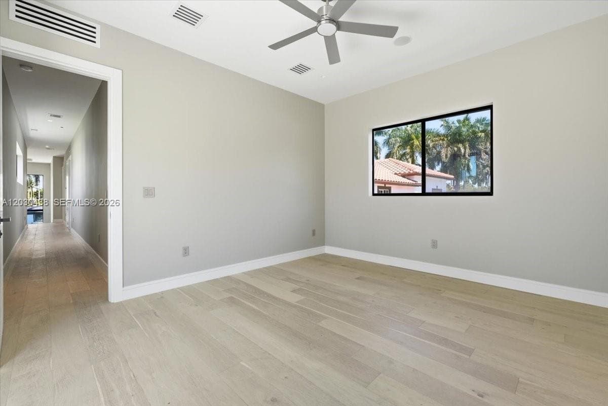 1380 Hollywood Blvd photo 30