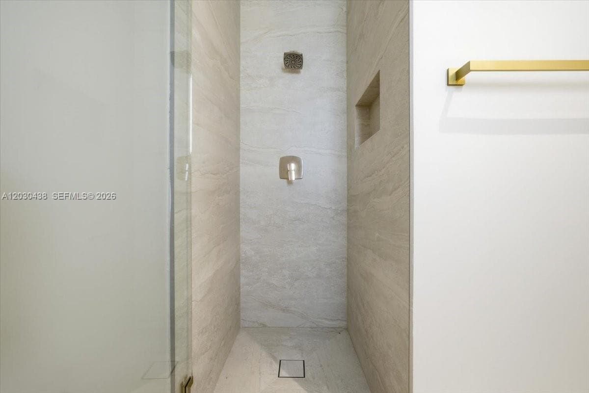 1380 Hollywood Blvd photo 41