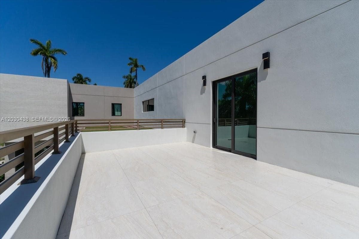 1380 Hollywood Blvd photo 45