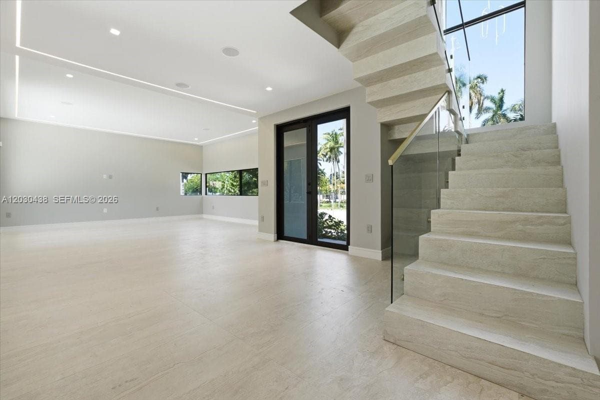 1380 Hollywood Blvd photo 18