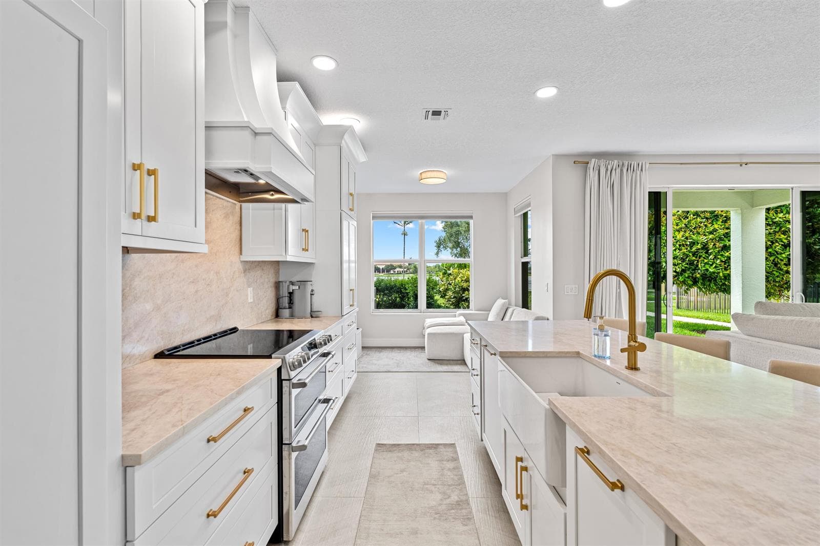KITCHEN_TO_FAMILY_ROOM