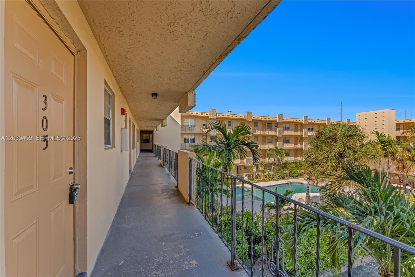 WARRENTON HOUSE CONDO · #305 in Hollywood - Photo 2